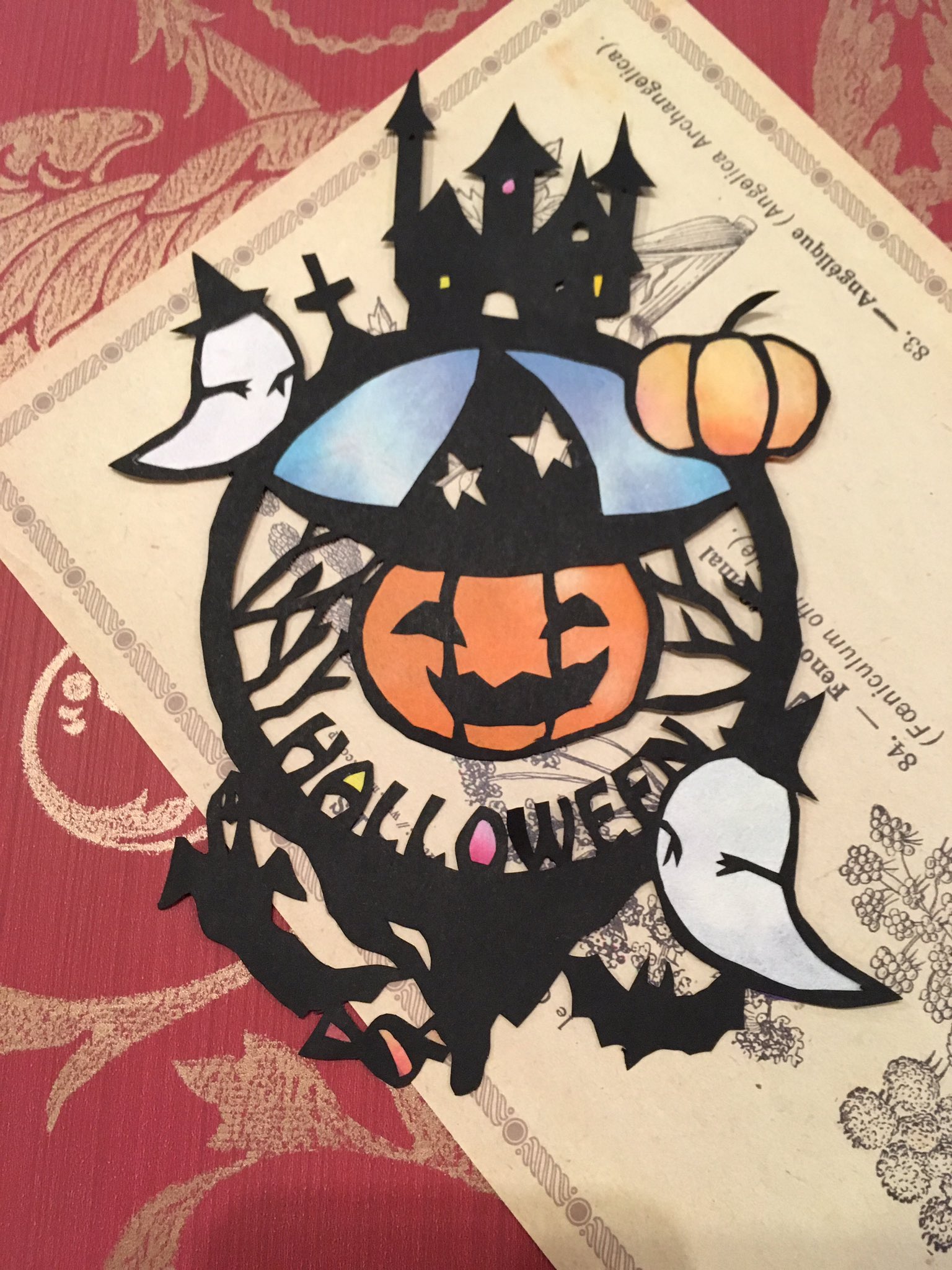 佐川綾野 切り絵作家 今日の切り絵教室 ハロウィンの図案を作ってくれました 12年ごろに作った図案 今もこの時期人気の 図案です 光があたるとお化けの顔が浮かび上がります 切り絵 ハロウィン T Co Qd2ibwycto Twitter 佐川綾野 切り絵作家 今日の切り絵教室 ハロウィンの図案を作ってくれました 12年ごろに作った図案 今もこの時期人気の 図案です 光があたるとお化けの顔が浮かび上がります 切り絵 ハロウィン T Co Qd2ibwycto Twitter
