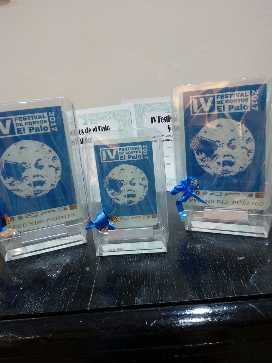 Ayer en el Festival de cotometrajes del Palo nos concedió 2 nuevos galardones "Premio del público " y " 2°premio del jurado", gran semana