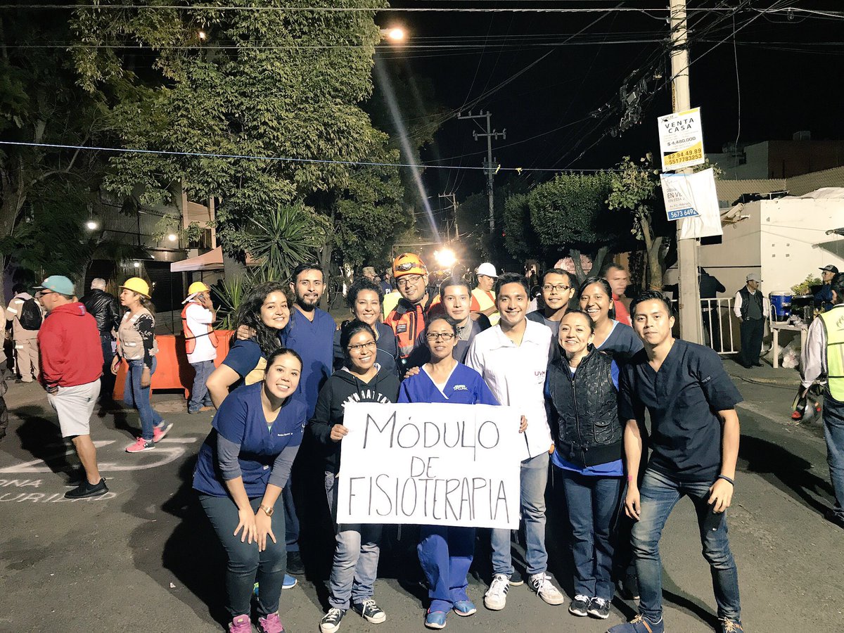 titi_ingrid's tweet photo. Equipo de fisioterapeutas voluntarios en #lindavista desde el martes por la noche @NTelevisa_com @CanalOnceTV @tv_aztecafans @tvunam https://t.co/iWLw6yfEog