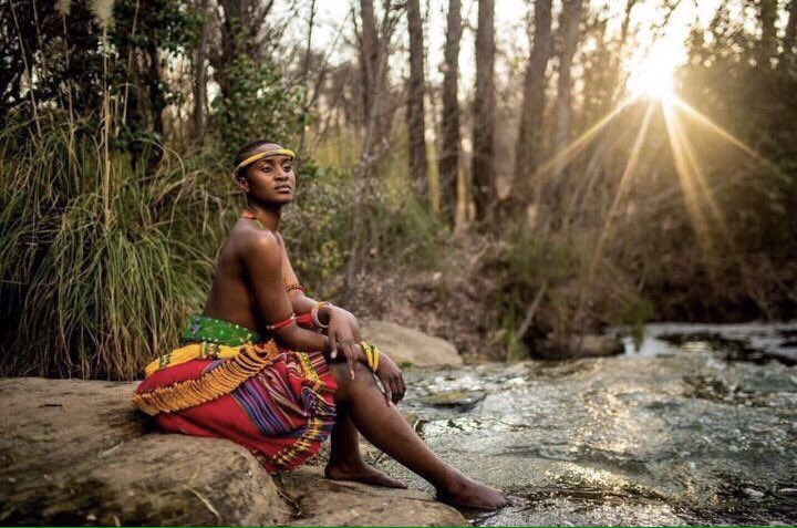 Khwezi_Lomso1's tweet photo. #HeritageDay #ItsOurCulture
You're beautiful with your different colors my people . We are people of Love and integrity  🙌🏾🇿🇦🙌🏾. https://t.co/mSITF9kQd7