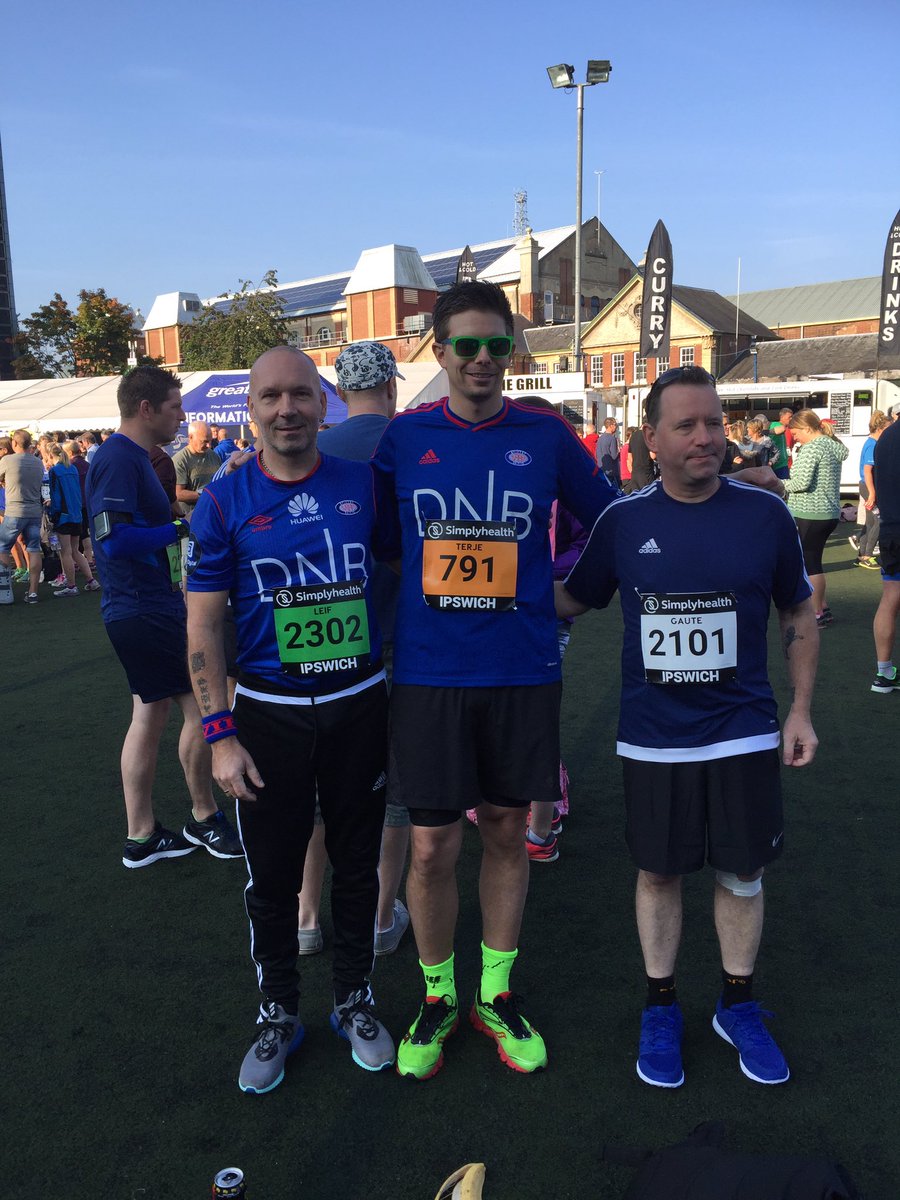 LBotheim's tweet image. Gutta er klare for Ipswich half marathon.
Gutta løper for Ingrid på Vålerenga Damer.
#staystrong#vifdamer#runforlife#vifdamene