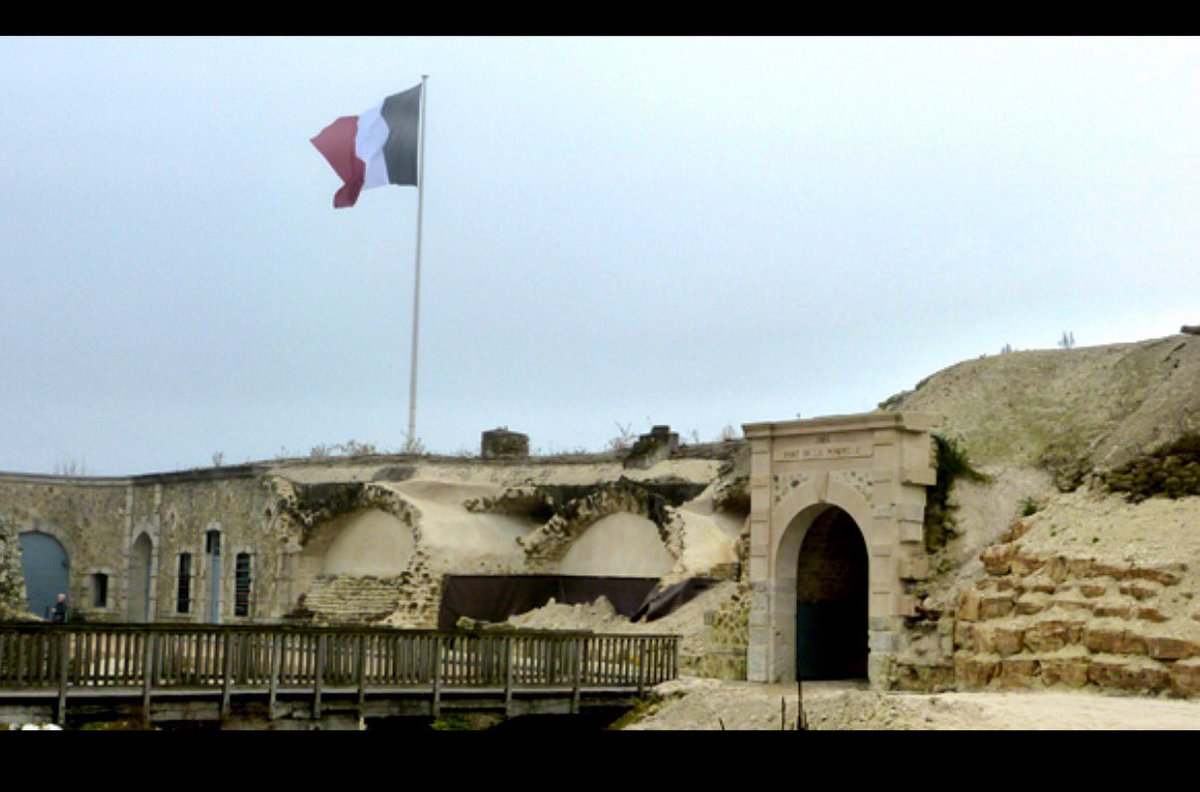 BenjaminDeveley's tweet photo. représenté @ArnaudRobinet cérémonie ce matin pour le 103ème anniversaire reprise Fort de la #Pompelle #reims #paix #mémoire https://t.co/ooLPoKIUNy