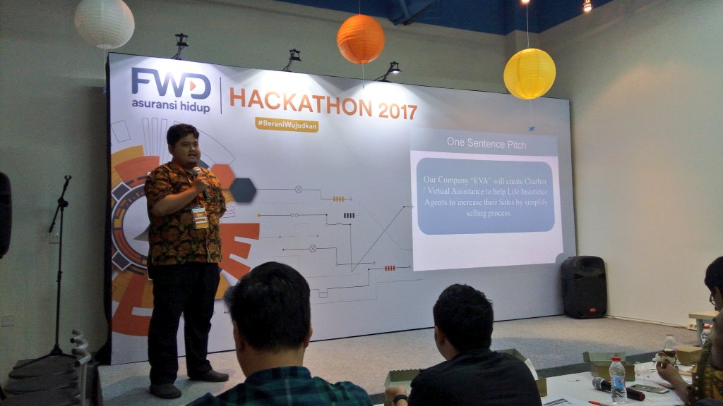 tuty_utut's tweet photo. Next, peserta ini mempresentasekan aplikasi EVA 
#FWDHackathon2017 #BeraniWujudkan https://t.co/sWBJ30zzW4