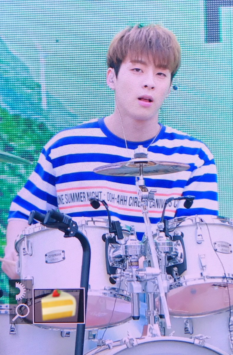 DessertOh's tweet photo. 170924 Let's Rock Festival💙
@HONEYSTofficial 
#허니스트 #HONEYST 
#오승석 #승석 #SEUNGSEOK https://t.co/I1nefGpcSA
