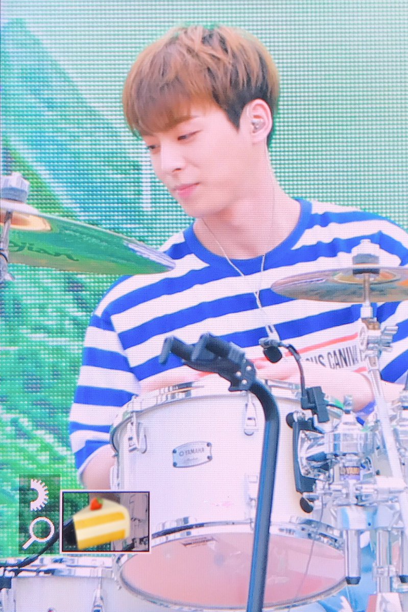 DessertOh's tweet photo. 170924 Let's Rock Festival💙
@HONEYSTofficial 
#허니스트 #HONEYST 
#오승석 #승석 #SEUNGSEOK https://t.co/I1nefGpcSA
