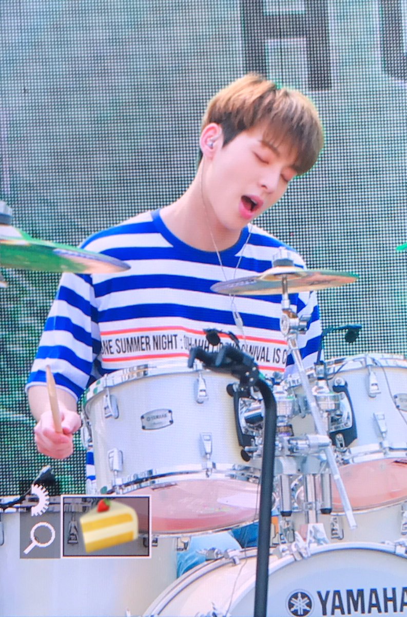 DessertOh's tweet photo. 170924 Let's Rock Festival💙
@HONEYSTofficial 
#허니스트 #HONEYST 
#오승석 #승석 #SEUNGSEOK https://t.co/I1nefGpcSA
