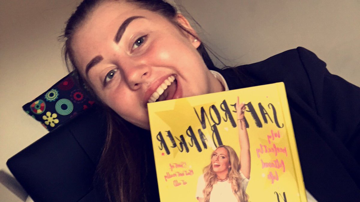 Daisyyyyxo_'s tweet photo. Im still hoping I win because I really want @SaffronBarker to come to my houseπβ€οΈ #mevsreallife #SaffronBarkerRealVSLife https://t.co/z5pDBwkFo8