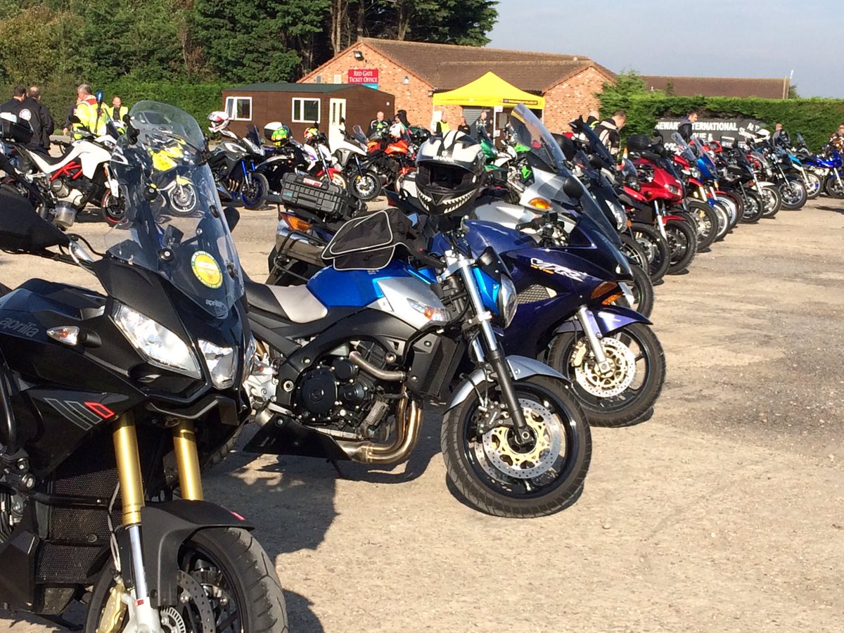 LNAACT's tweet image. What a glorious day for our charity ride out #RTSL2017 in half hour riders will leave from @NewarkShowgrd if you see them please wave 🏍🏍🏍🏍