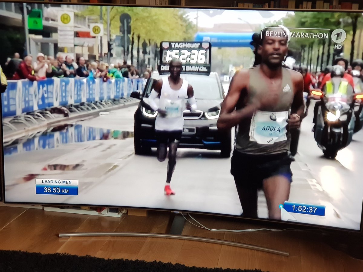 Tips4Marathon's tweet image. Adola y Kipchoge, en el km38, a 13'' más lento que el record del mundo en #berlinmarathon