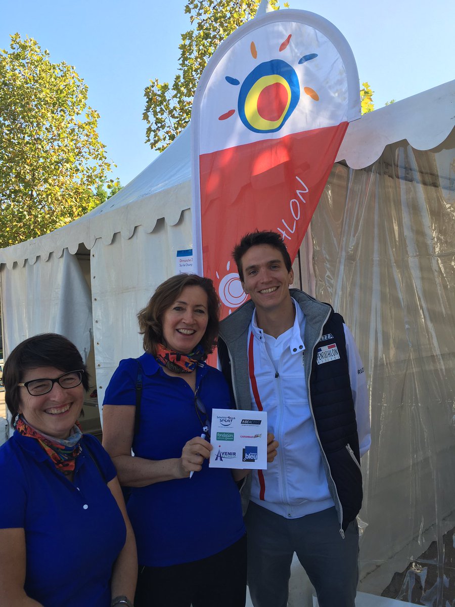 Le parrain <a href="/SimonCasse/">Casse Simon</a> au #famillathlon #sport #famille #sortie #champdemars