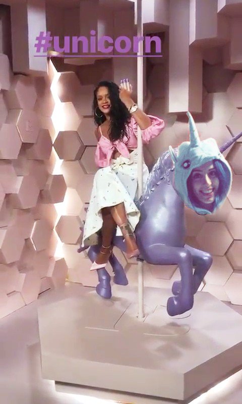 obviouslywar's tweet photo. Que tenemos foto de Sonia y Rihanna ayer en el evento!! 😍

(Tenia que hacerlo perdón 😂) https://t.co/gyWC2j2npC