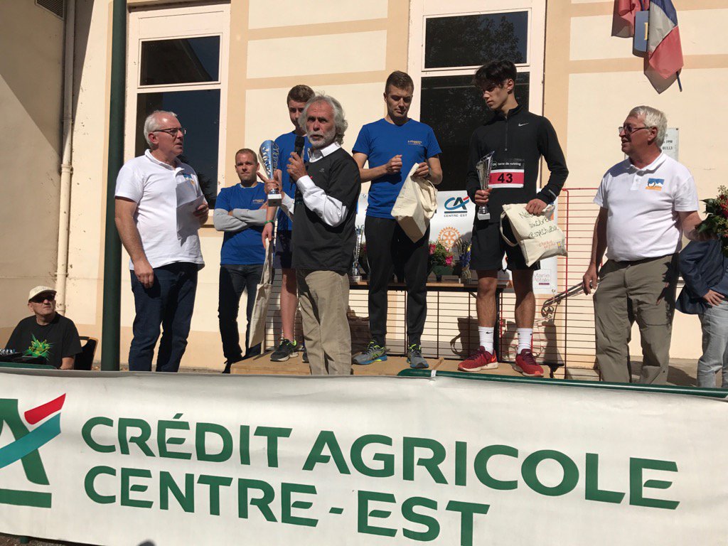 Remise des prix de la Champenoise Running par notre Pdt Caisse locale G Defarge <a href="/ca_centrest/">Crédit Agricole Centre-est</a>