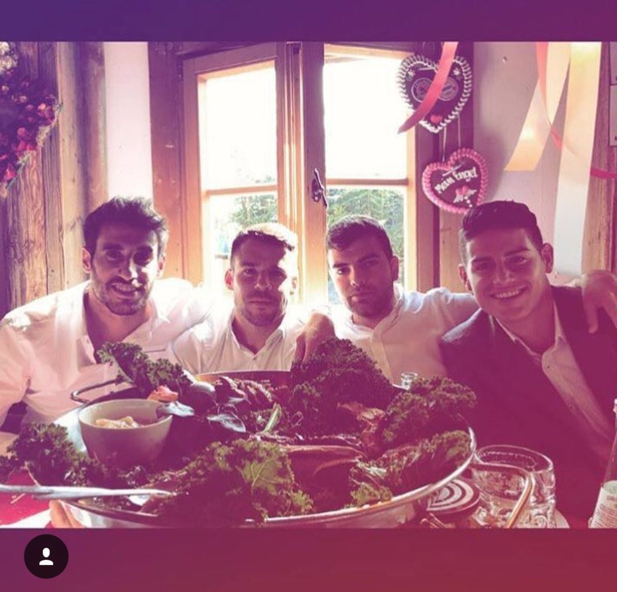 Oktoberfest 17' <a href="/jamesdrodriguez/">James Rodríguez</a> <a href="/Javi8martinez/">Javi Martínez</a> #MiasanMia <a href="/FCBayern/">FC Bayern München</a>