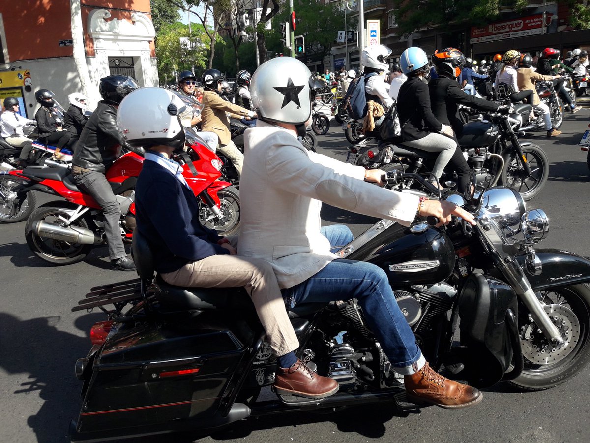 MarisaCastelo's tweet photo. The Distinguised Gentlemen Ride otro año más por #Chamberí recaudando fondos para la lucha contra el cáncer de próstata #dgr2017 #TheDGR https://t.co/0ux8mmNq07