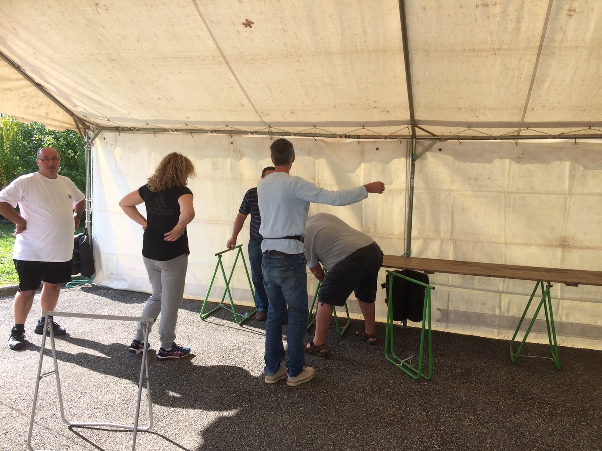 La caisse locale des avenieres <a href="/ca_centrest/">Crédit Agricole Centre-est</a> se mobilise pour préparer la soirée "une voiture pour Manon "👏