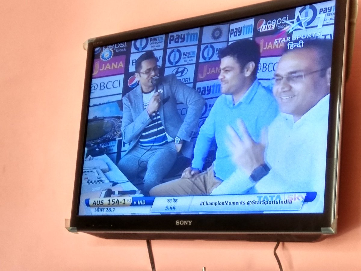 SubodhAgarwal1's tweet photo. @StarSportsIndia 
Hindi Commentary me Jaan he.
#ViruKiCommentary 👌👌

@virendersehwag @cricketaakash 
#INDvAUS 
लाजवाब कमेंट्री 👌 https://t.co/dbimGWIE78
