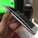 ちょっとまってw届いたばかりのiPhone8が膨張してるんだけどw