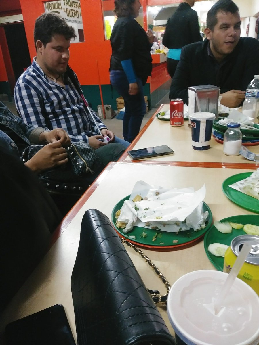 johnnywalker260's tweet photo. Eres gran persona ojitos (p.d desmadre que hiciste con los tacos que te andavas comiendo) @Nalguifans @ojitosdehuevo @RanchoTJSquad https://t.co/GOIPe6APbg