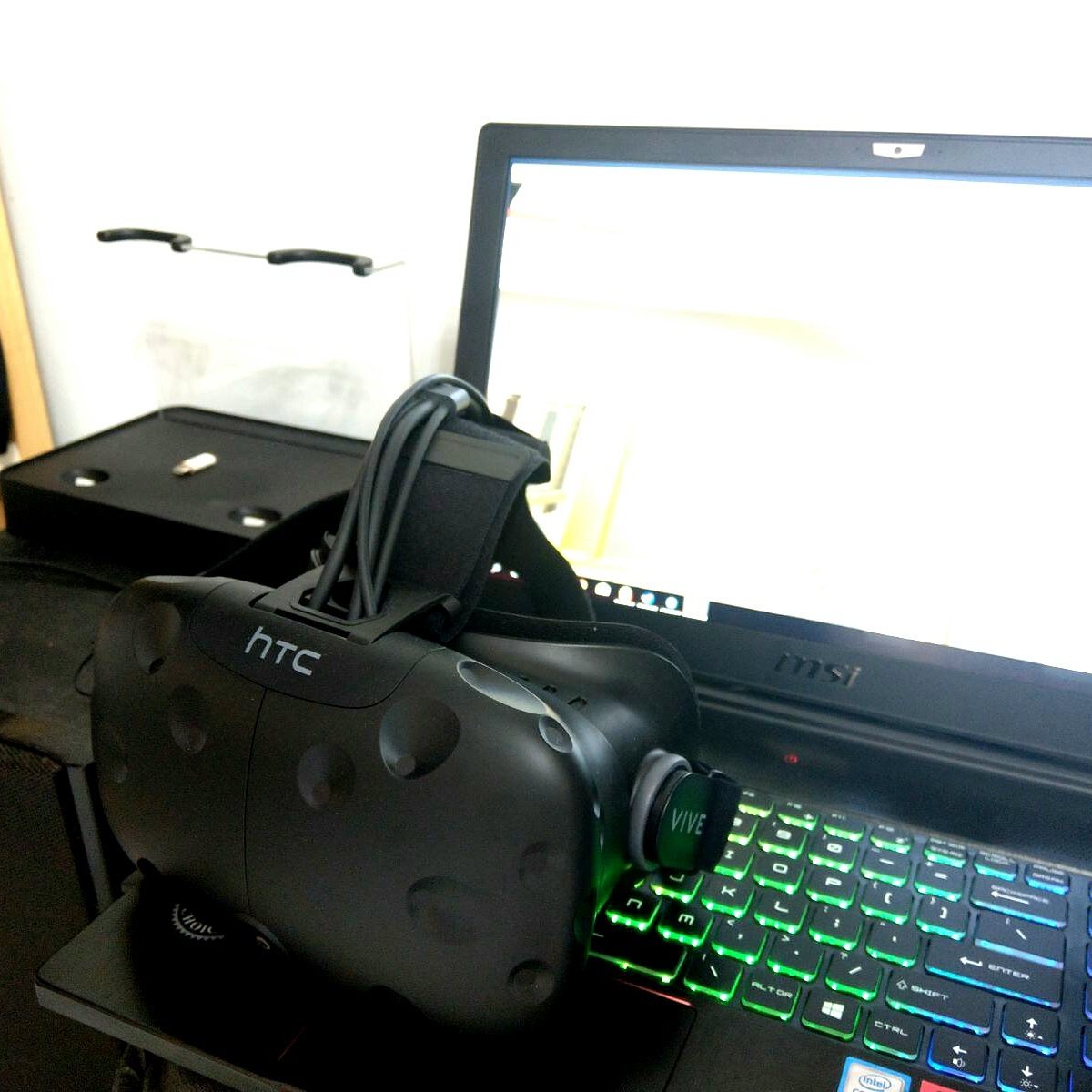 HTCFansHK1's tweet photo. 在家時，都只是全程沉醉在虛擬世界！！！

#HTC #VR #VIVE #HTCFans #HK #CounterFright 
@htcvive https://t.co/lsLlB5eSuc