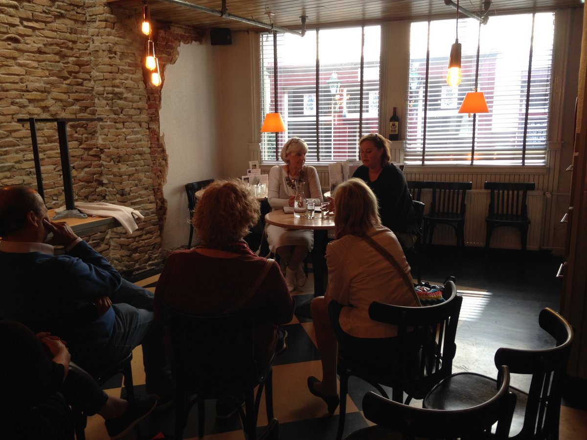 EnschedeSive's tweet photo. #inspirerendeontmoetingen bij #SamSam #Enschede met #DebbieNijenhuis van #deNijestichting  #culturelezondag #Enschede https://t.co/6ihYoDGGpY