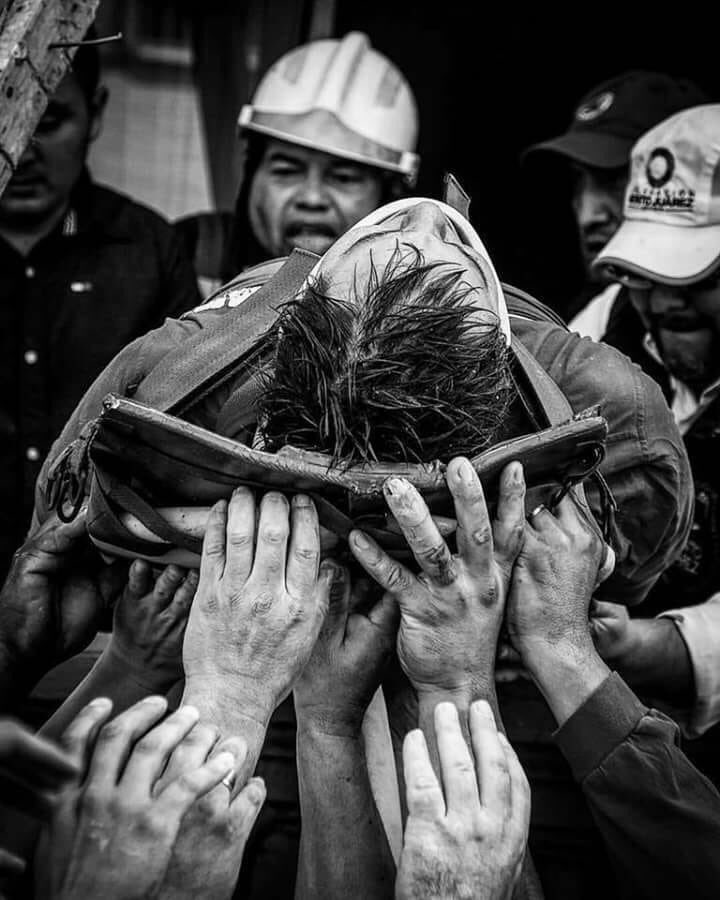 Imagen del día, del mes, del año, de estos tiempos nuestros. Autor desconocido pero se le agradece. ❤️🇲🇽