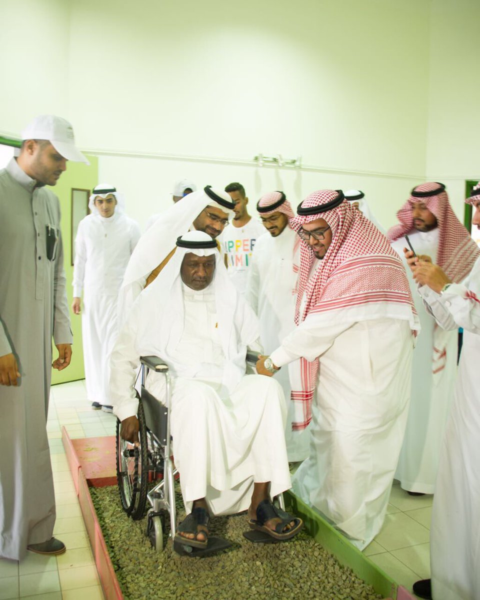 CWDA_SA's tweet photo. @M_Abdullah_9 #ماجد_عبدالله مدير المنتخب الأول لكرة القدم يشارك في برنامج «#جرب_الكرسي» خلال زيارته لـ«مركز الجمعية بـ #مكة_المكرمة» https://t.co/lbyN6bpukT