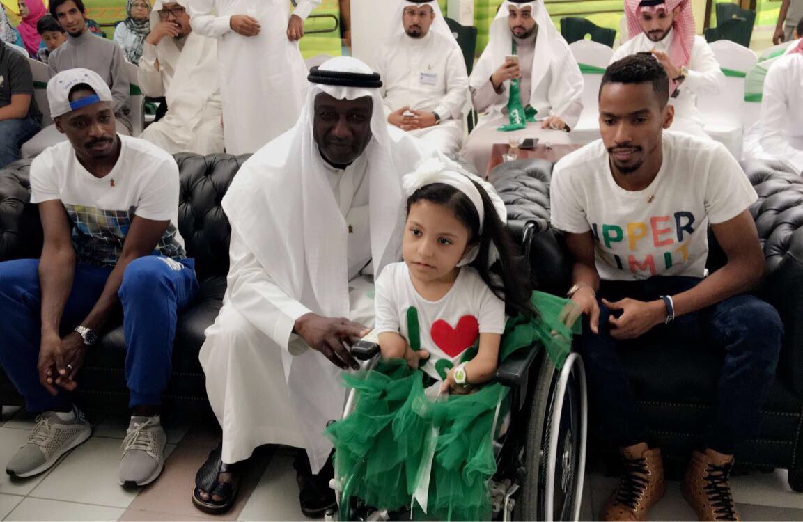 CWDA_SA's tweet photo. @M_Abdullah_9 #ماجد_عبدالله مدير المنتخب الأول لكرة القدم يشارك في برنامج «#جرب_الكرسي» خلال زيارته لـ«مركز الجمعية بـ #مكة_المكرمة» https://t.co/lbyN6bpukT