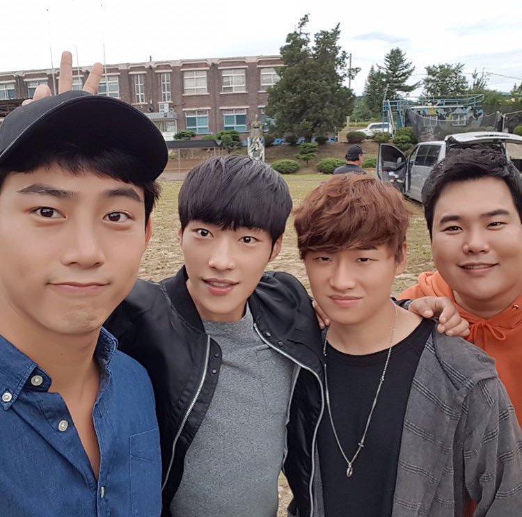 DKf03t8VAAAf2xp.jpg:large