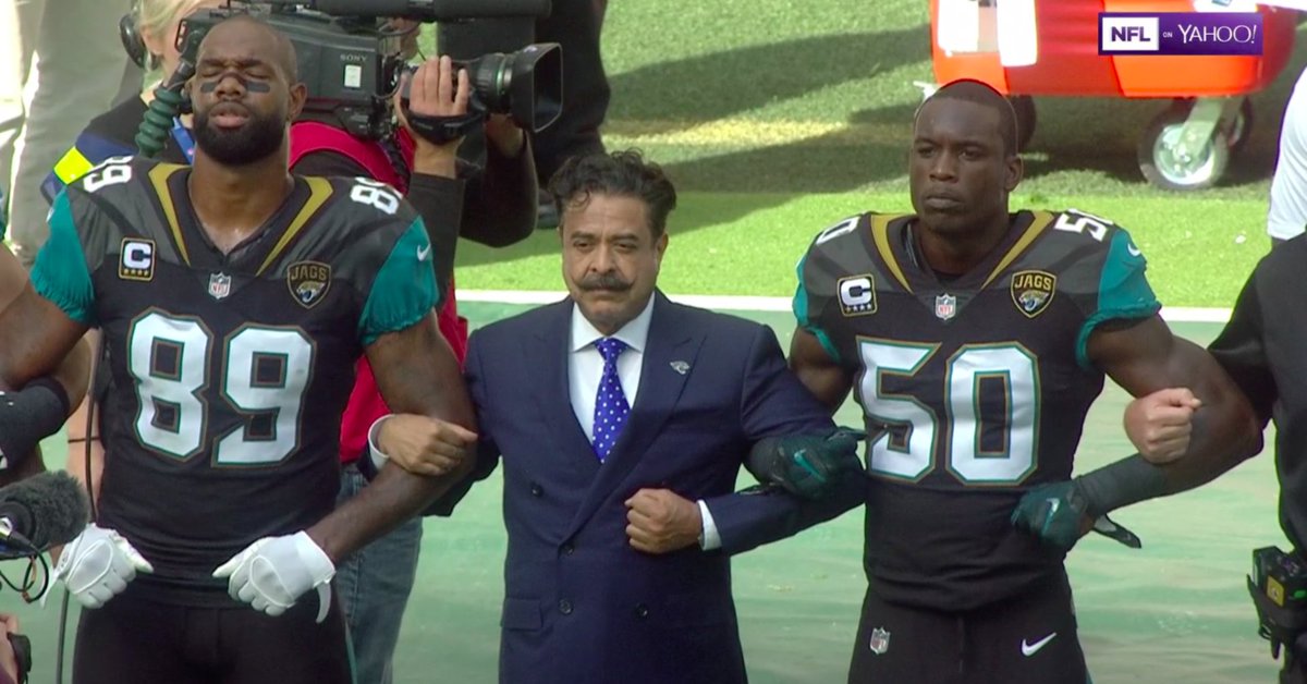 HuffPost's tweet photo. Jaguars owner locks arms with players after Trump protests https://t.co/haQIVjwuok https://t.co/XbrvYMmMuo