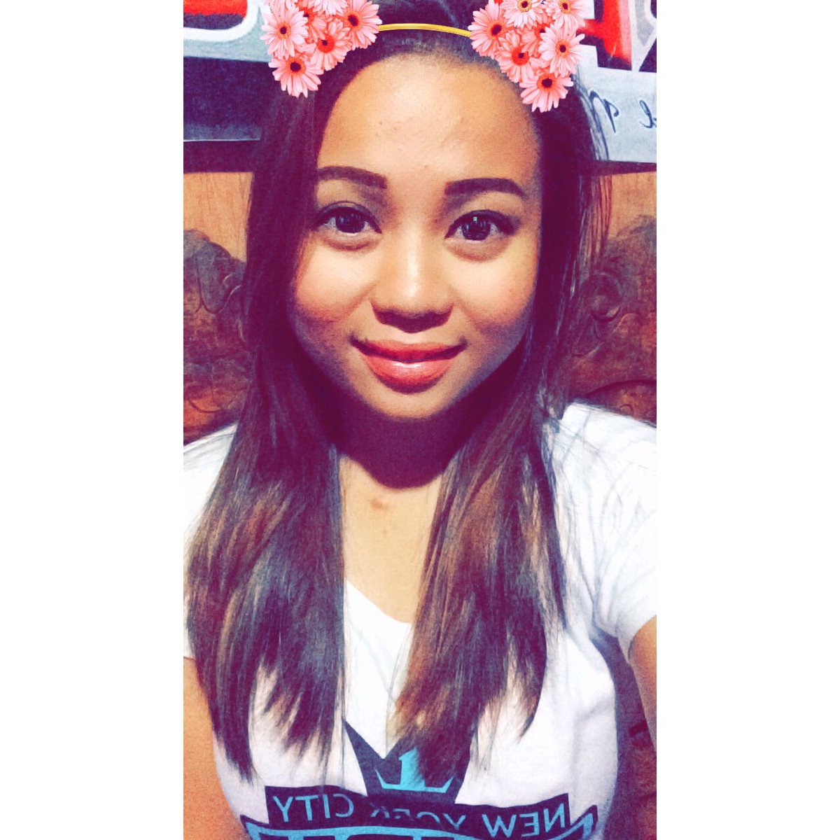twtwithmei's tweet photo. A smile is a curve that sets everything straight. #goodnight #rainyNight #happyLang #SnapChatNiMayang 👻 #snappyTime #filteredphotos
1/3 https://t.co/zycixJZM03