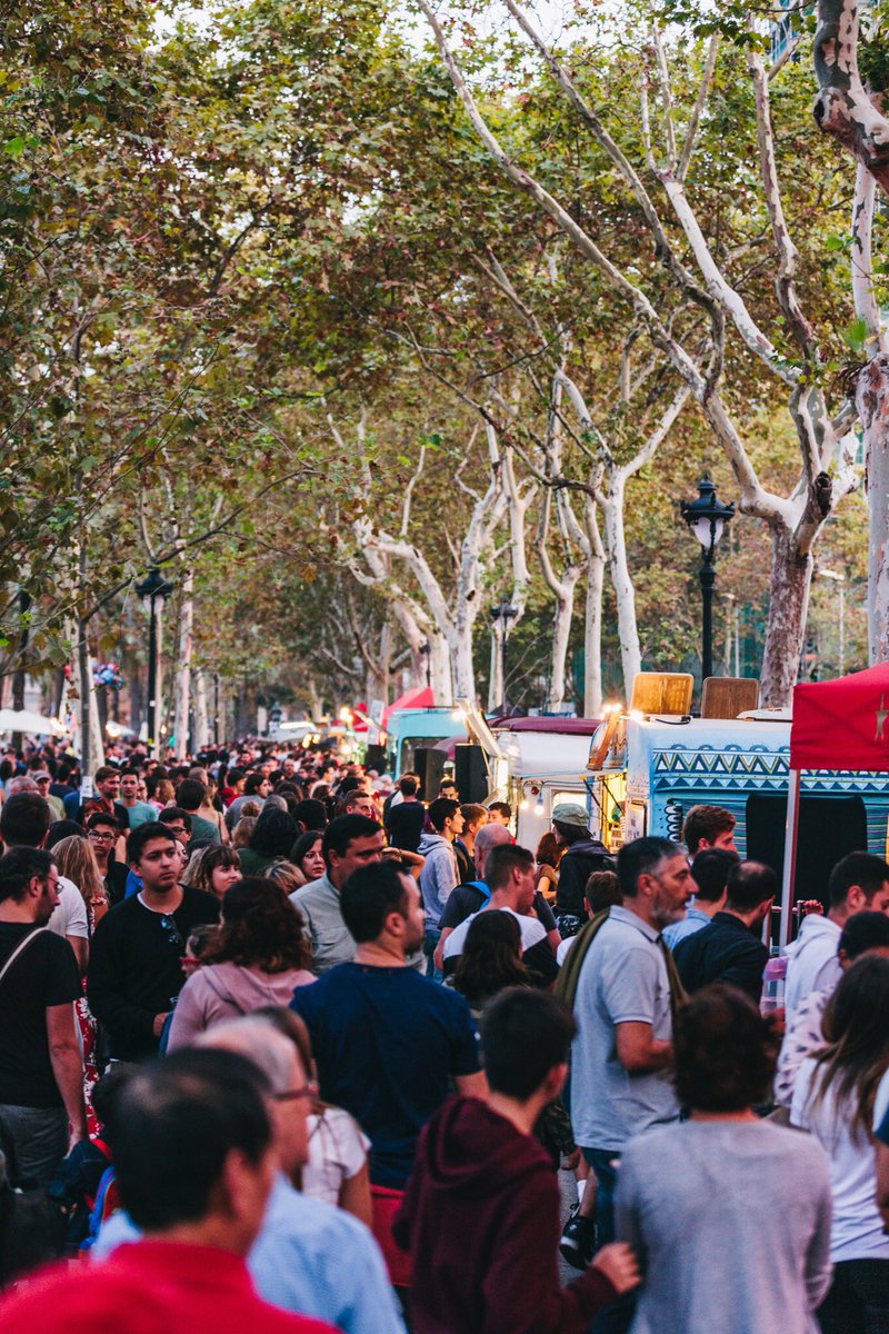 Dia màgic d'streetfood a Arc de Triomf #vanvanmarket #Barcelona #LaMerce2017 #foodtruck #streetfood
