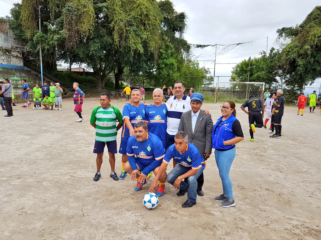 ARENA_Cuscatlan's tweet photo. Diputado Alberto Romero en inauguración de torneo de Papi Fútbol #ADEPAF https://t.co/mLL5GECPev