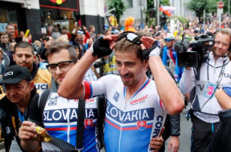elchiringuitotv's tweet photo. 🚲 Peter Sagan se proclama CAMPEÓN DEL MUNDO por TERCERA vez consecutiva. #Bergen2017 https://t.co/nFAcmeWdJP