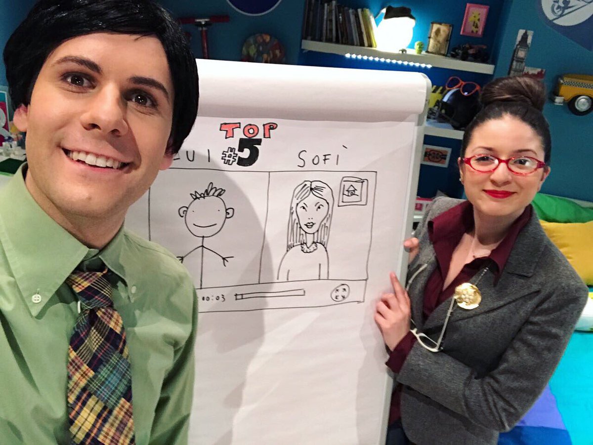 Vi piacerebbe se noi fossimo i vostri prof.? 😂 Alle 19:10 tutti su @DisneyChanIT per un nuovo episodio di Like Me #likemedisney