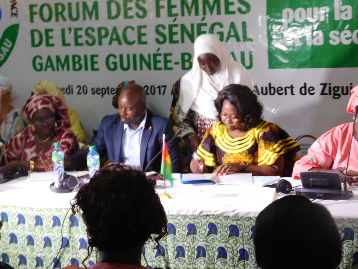 Signature officielle Charte du Forum des Femmes de l’espace  SénégalGambieGuinéeBissau,#womenpeacesecurity dans la sous-région. <a href="/UN_UNOWAS/">UNOWAS</a>