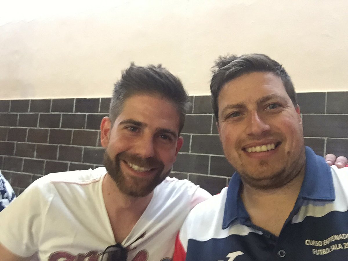 Viendo el <a href="/DistribCisneros/">Distrib.Cisneros F.S</a> junto al mago 🎩!!  ⚽️💪🏻