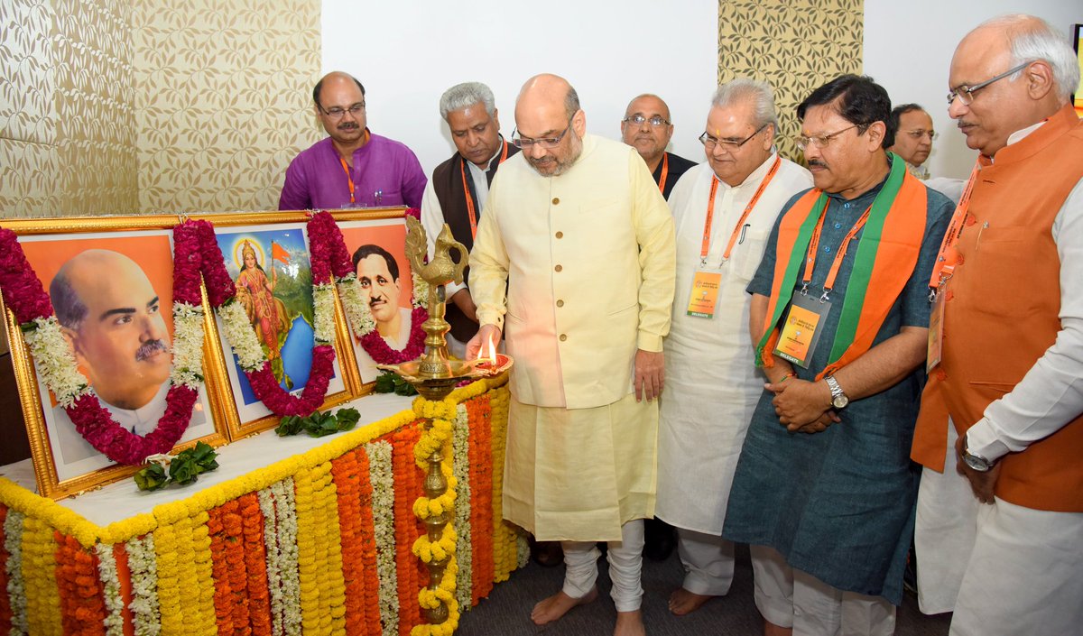 AmitShah's tweet photo. आज दिल्ली में राष्ट्रीय पदाधिकारी बैठक का शुभारंभ किया और उपस्थित पदाधिकारियों को संबोधित किया। https://t.co/ygr5iJaOwY