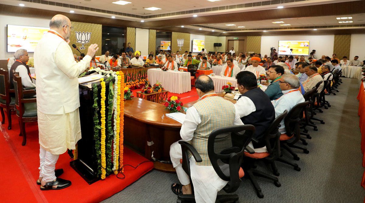AmitShah's tweet photo. आज दिल्ली में राष्ट्रीय पदाधिकारी बैठक का शुभारंभ किया और उपस्थित पदाधिकारियों को संबोधित किया। https://t.co/ygr5iJaOwY