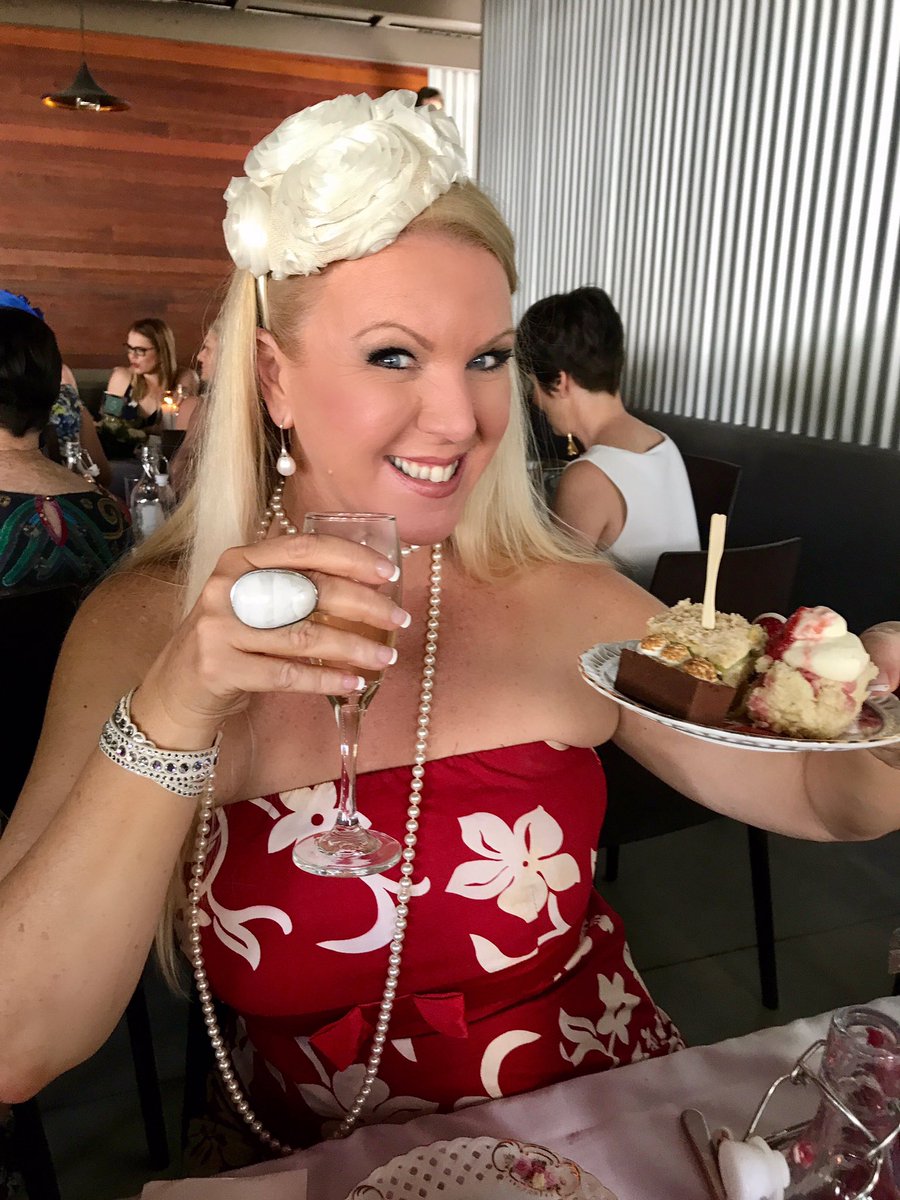 VickiSteele14's tweet photo. Champagne and delicious desserts made for a perfect Sunday at our Spring Festival Cream Tea! #Spring2017 #Bubblyfun #Queensland https://t.co/UyaJUQwjEO
