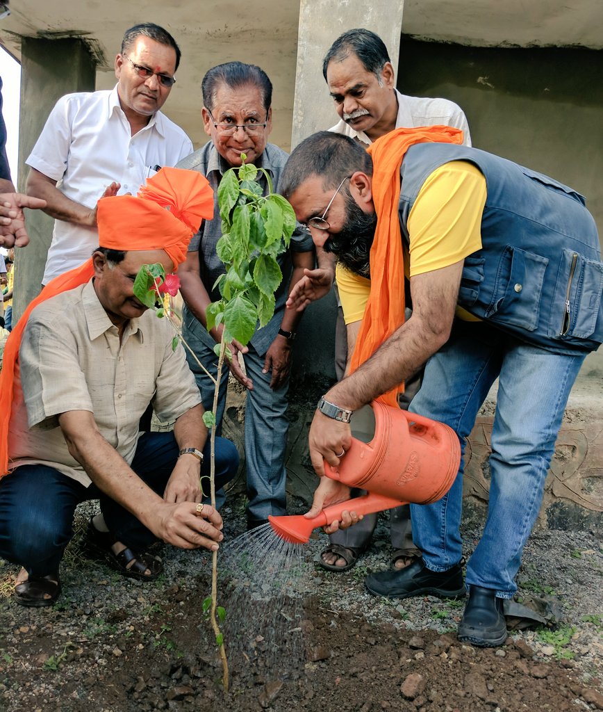 KSCFIndia's tweet photo. Sh. Rahul Shrawat &amp; Sh. Bhuwan Ribhu @ Tree Plantation drive organised by Mahatma Gandhi Global Village School,to bow the seeds of new India https://t.co/WmqD7a9CCW