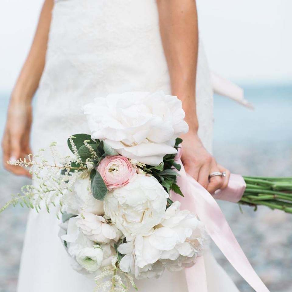 FischFloral's tweet photo. Featured floral:
Floral design by @amlifestyles #weddingplanner #floraldesign #peonies #bridalbouquet #amlifestyles @oceanviewofnahant https://t.co/xvkCpTgCbX