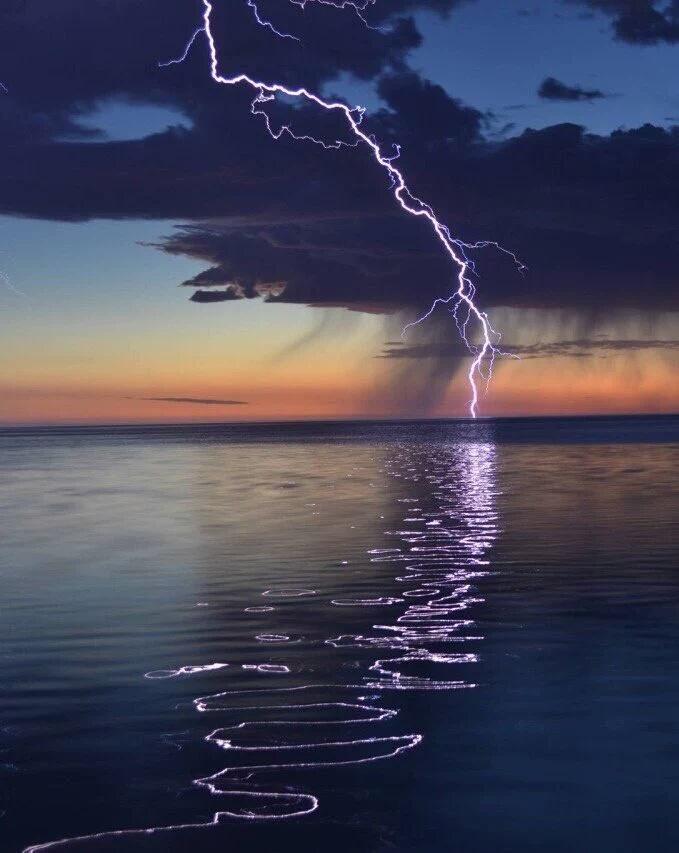 CameraTrickTips's tweet photo. the calm after the storm https://t.co/nLexlYo5zI