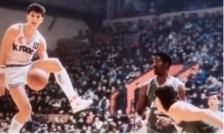 basketenzona's tweet photo. Tributo a Drazen Petrovic.

Las 35 mejores jugadas de su carrera, recopiladas en un vídeo. 

¡Muy bestia! https://t.co/k7vtpPfPdC https://t.co/H5pEUilcET