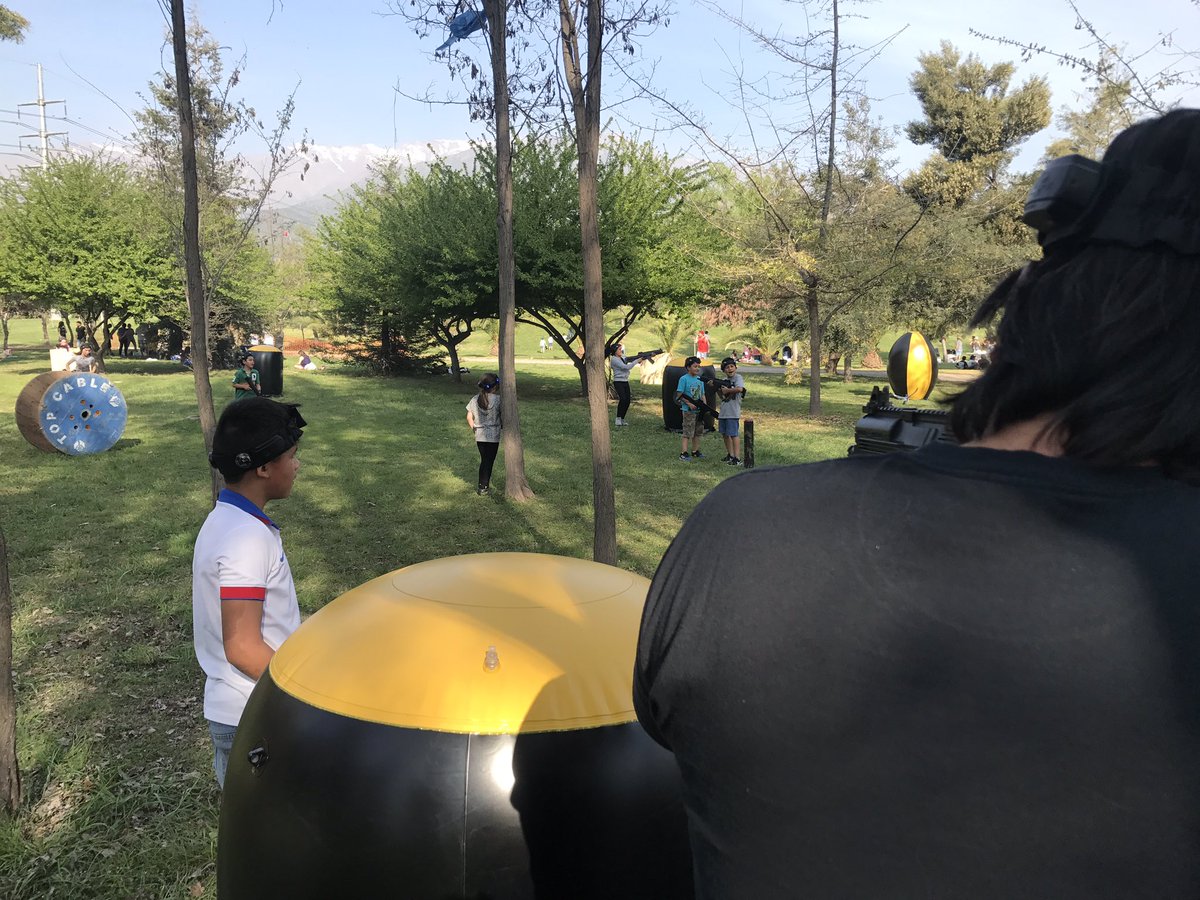 LaserShot_Chile's tweet image. Hermosa tarde de sábado. #parquepadrehurtado #parqueintercomunal lleno. @LaserShot_Chile #outdoorlasertag #lasertag #lasertagsantiago