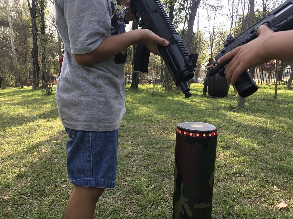 LaserShot_Chile's tweet image. Hermosa tarde de sábado. #parquepadrehurtado #parqueintercomunal lleno. @LaserShot_Chile #outdoorlasertag #lasertag #lasertagsantiago