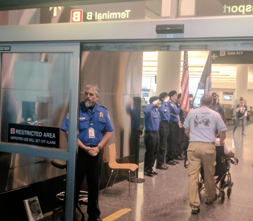 Urena's tweet photo. 60 WWII &amp; Korean War Veterans traveling w/ @HonorFlightNE to DC greeted by @TSA's Honor Guard @BostonLogan #VIPallDay

Safe travels 🇺🇲🇺🇸✈️ https://t.co/hAgscveTzl