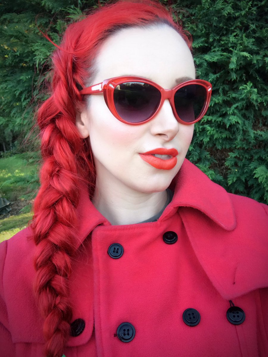 MFetilicious's tweet photo. Can you guess my favorite color? ๐โค๏ธ
#redhair #redhead #brightred #brightredhair #brightredlips #redlips #coat #redcoat #trenchcoat #pale https://t.co/4xlcMXotO1