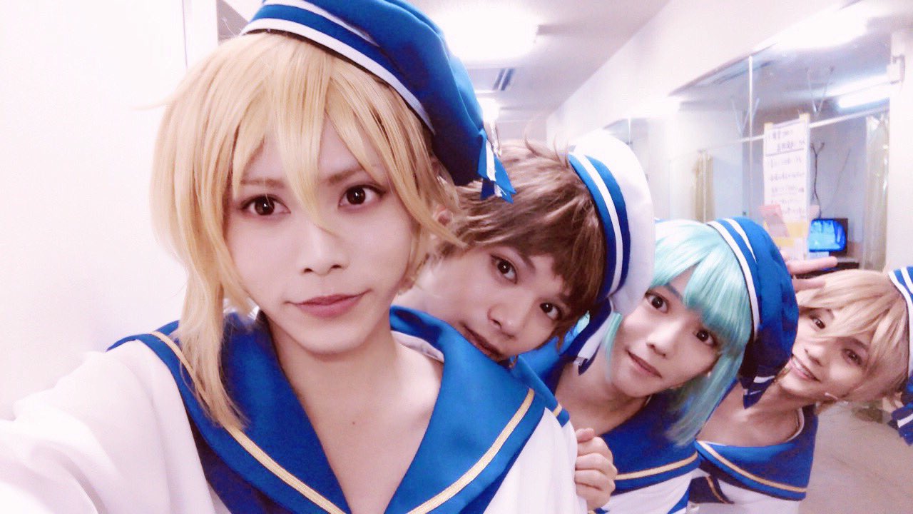 モンステ 大崎捺希 サイン入りブロマイド 生写真(男性)/俳優 大崎捺希(仁兎なずな)/膝上・制服・両手腰