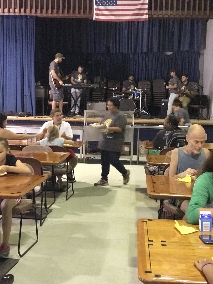 UnpluggedCampus's tweet photo. Unplugged yesterday at the Federation for the Homeless. Hygiene grab bags, hot food, winter cloths, live music, school supplies #Hellofall https://t.co/GLOHu6R8zE