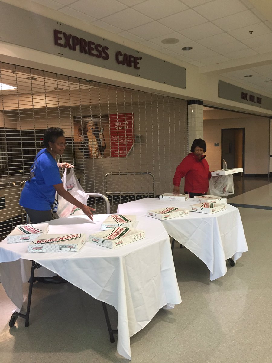 tilyse's tweet photo. Volunteers and partners setting up for another great day of learning how to help in the event of a disaster #CERTcon #CERTcon2017 https://t.co/wigJuGlHTA